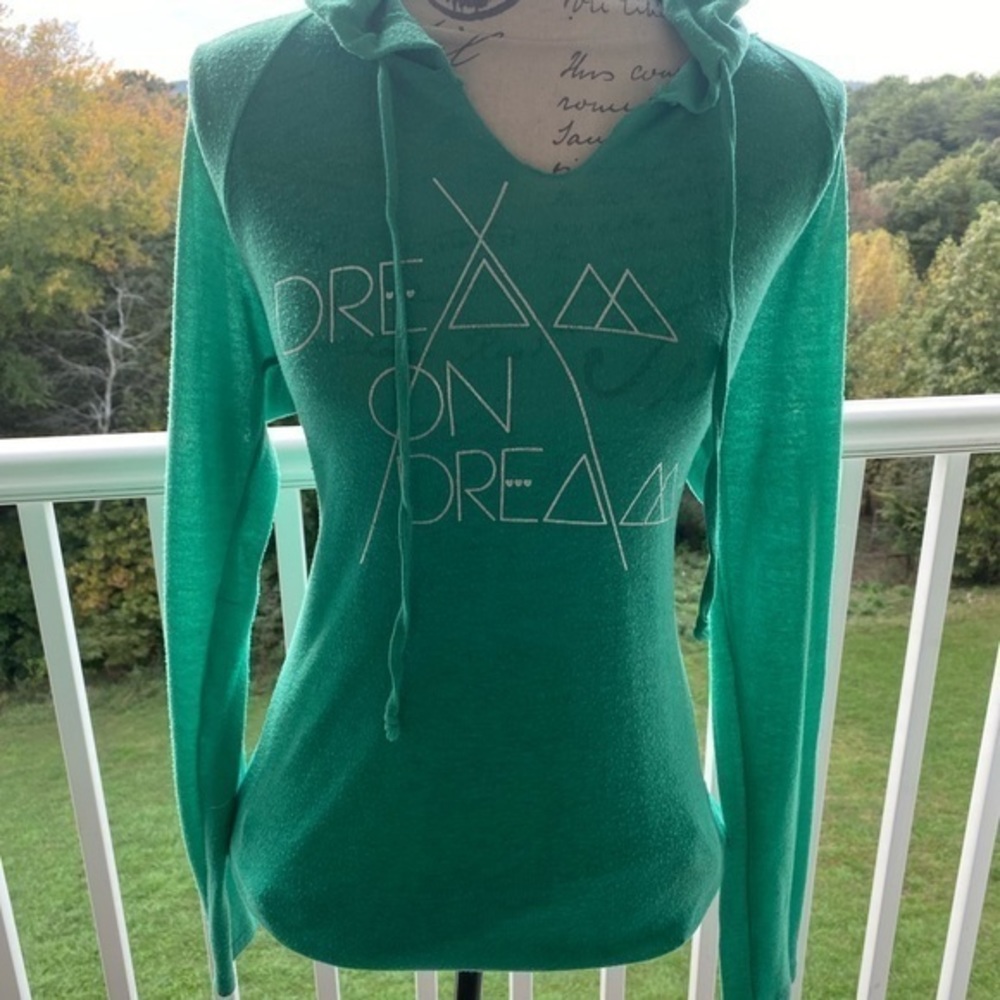 Bell De Jour 95% Polyester 5% Spandex long sleeve hoodie. Size Medium